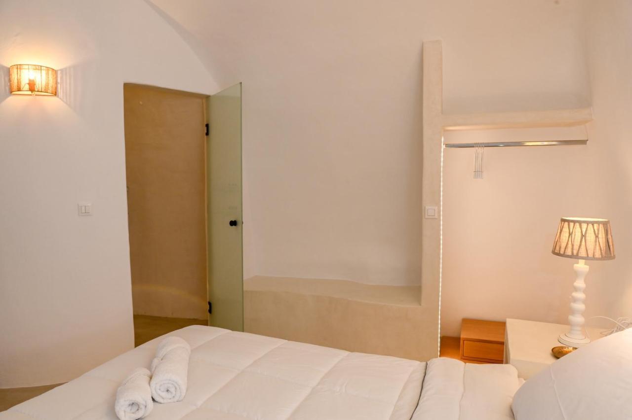 Three Bells Suites ฟิรอสเตฟานี ภายนอก รูปภาพ