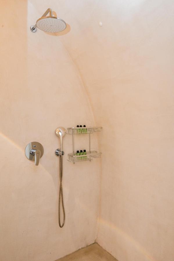 Three Bells Suites ฟิรอสเตฟานี ภายนอก รูปภาพ