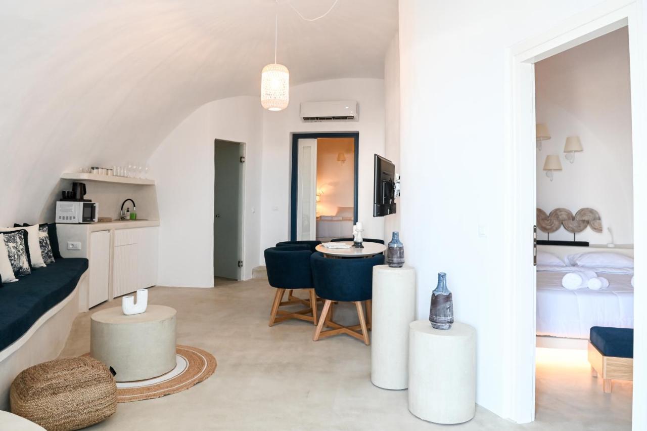 Three Bells Suites ฟิรอสเตฟานี ภายนอก รูปภาพ